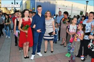 (FOTO) OVAKO IGLEDA DEFILE MLADOSTI: Srpski maturanti prošetali Palama