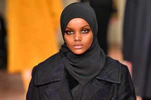 (FOTO) PRVI PUT U ISTORIJI VOGA: Manekenka sa hidžabom osvanula na naslovnici!