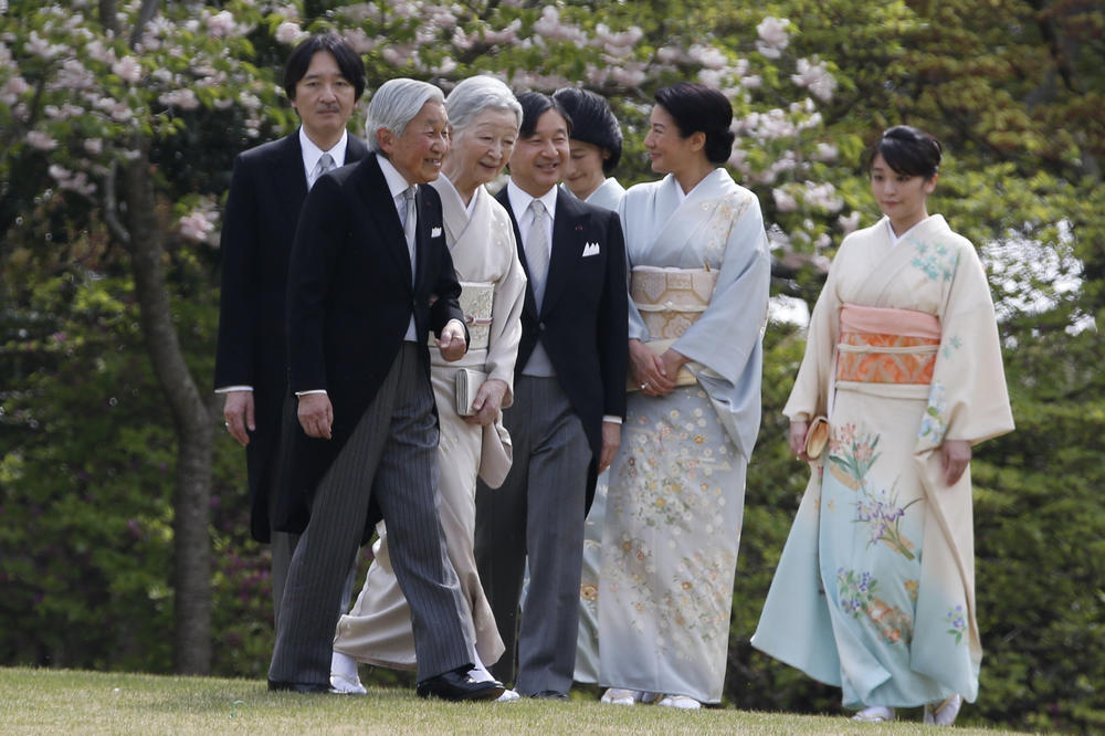 SAD MOŽE DA DANE DUŠOM: Japan dozvolio caru Akihitu (83) da abdicira