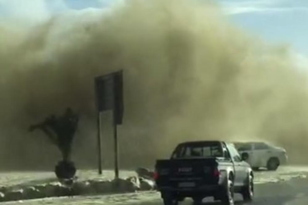(VIDEO) ZID OD VODE KRENUO NA LJUDE: Najgora oluja u 30 godina pogodila Kejptaun