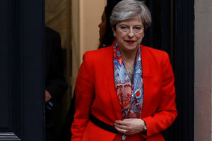 BRITANSKI MINISTRI MOGU DA ODAHNU: Tereza Mej neće menjati najvažnije članove vlade