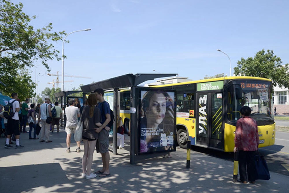 HIT FOTKA! BEOGRAĐANE DANAS IZNENADIO PRIZOR NA ULICI: Svi su gledali u ovaj autobus gradskog prevoza! Nisu mogli da veruju svojim očima šta se nalazi UNUTRA! (FOTO)