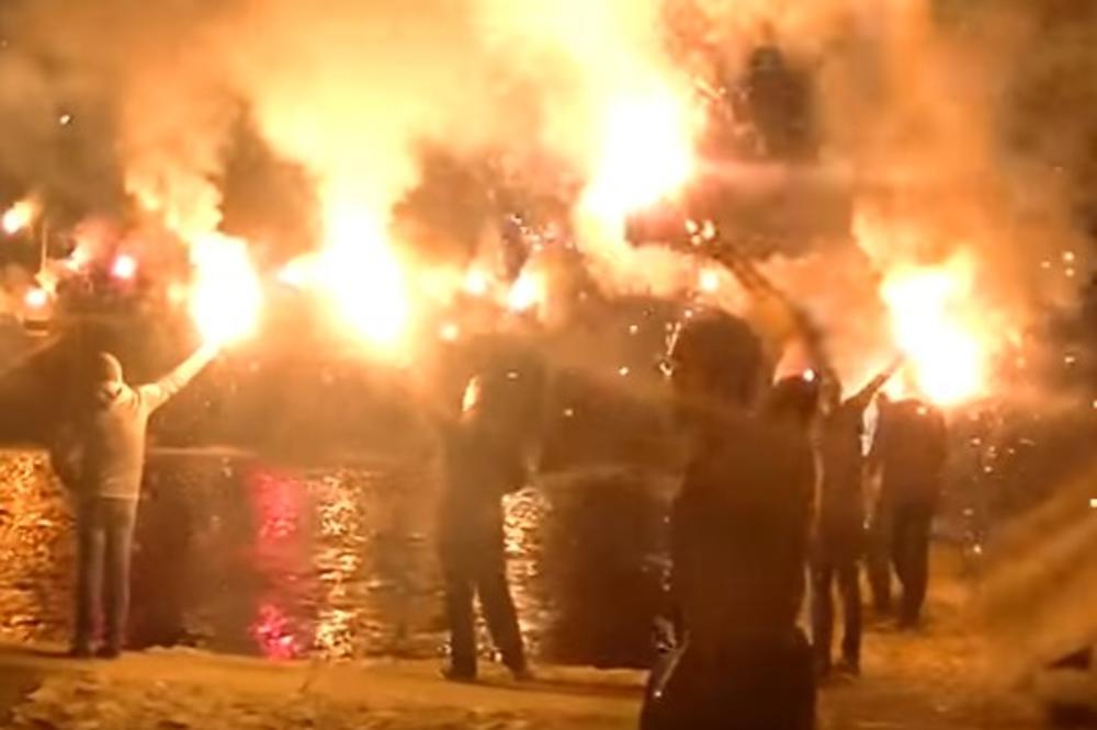 (VIDEO) CRNO-BELO UŽICE: Navijači Partizana proslavljali duplu krunu