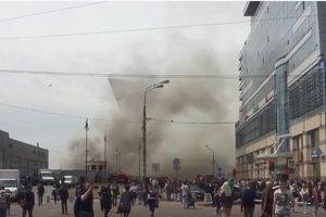 (VIDEO) PLAMENA STIHIJA U MOSKVI: Zbog požara na železničkoj stanici evakuisane hiljade ljudi