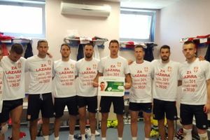 SVAKA ČAST, MOMCI: Fudbaleri Srbije se priključili akciji za pomoć teško obolelom dečaku