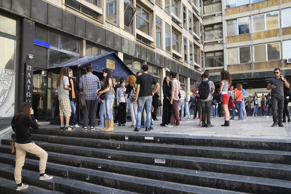 ZA ĐAKE I STUDENTE IZDVOJENO 22 MILIONA DINARA: Grad Beograd nagrađuje najbolje, konkurs za stipendije otvoren do 20. oktobra