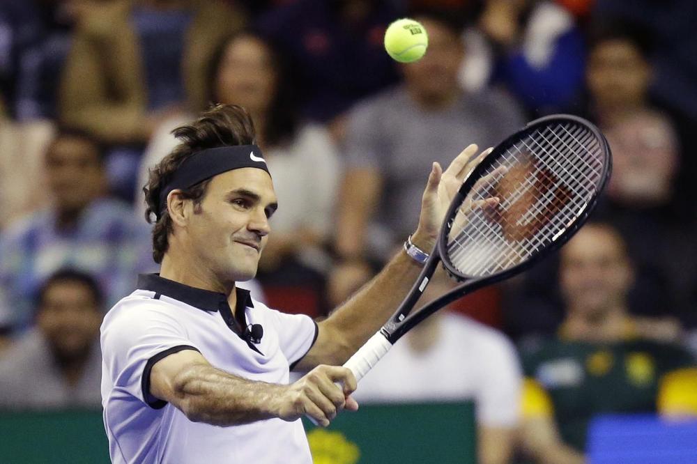 VRAĆA SE: Federer na terenu posle dva i po meseca