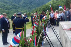 (VIDEO) TADA JE POGINULO 7.000 PARTIZANA: 74. godišnjica Bitke na Sutjesci obeležena na Tjentištu