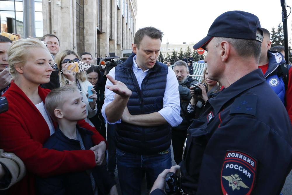 UHAPŠEN RUSKI OPOZICIONAR: Krenuo na protest pa ga odveli u policiju