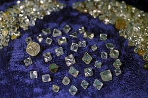 FILMSKA PLJAČKA U PARIZU: Ukradeni dijamanti vredni dva miliona evra