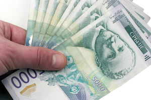 RADOST ZA PENZIONERE: Vlada donela odluku da se najstarijima isplati pomoć od 5 000 dinara