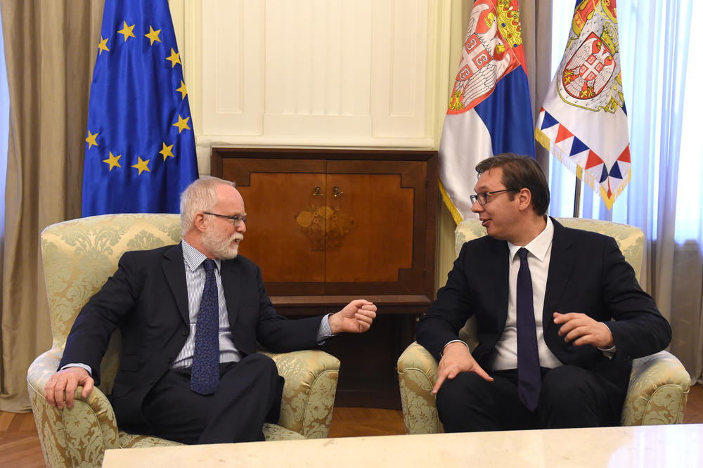 VUČIĆ SA BRITANSKIM AMBASADOROM: Nema promene politike prema Srbiji, podrška Berlinskom procesu