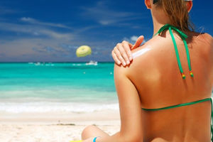 Zašto na Havajima žele da zabrane upotrebu kreme za sunčanje?