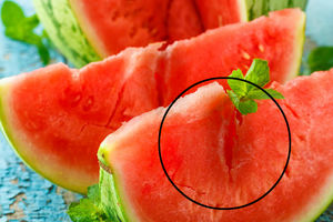 OVO VAM NIKO NIJE REKAO: Odmah bacite lubenicu ako vidite ovakvu pukotinu!
