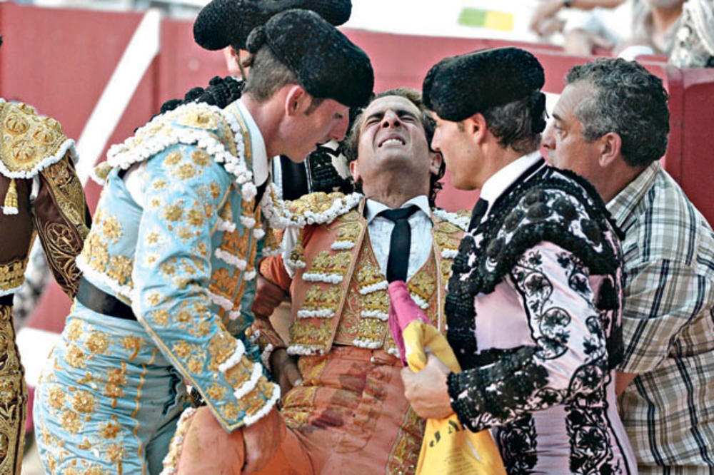 JOŠ JEDNA ŽRTVA KRVAVE KORIDE: Bik ubio čuvenog španskog matadora