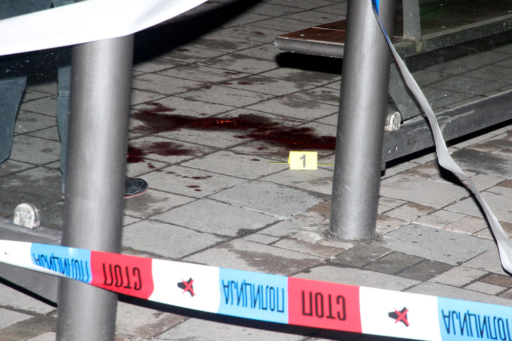 NEZAPAMĆENA TRAGEDIJA: Maloletnik se hvalio "tetejcem", pištolj opalio, ubio konobara i ranio dvoje!