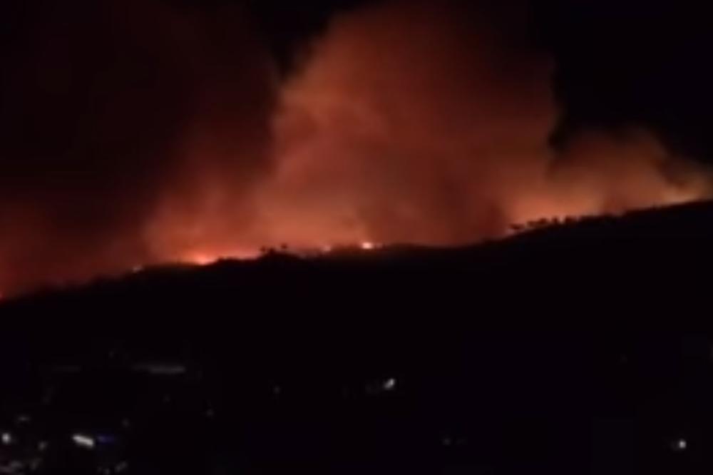 (VIDEO) POŽAR SE ŠIRI PREMA MAKARSKOJ: Zbog vatrene stihije evakuisani turisti i stanovnici, u pomoć stiže 150 vojnika
