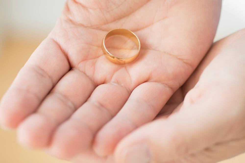 MARINA, UDAJ SE ZA MENE: Nemanja je zaprosio usred Novog Sada, a verenički prsten donela je njegova kuca! (FOTO)