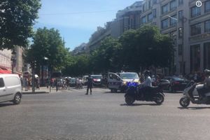 (VIDEO) NAPAD NA POLICIJU U PARIZU: Automobil se zabio u policijski kombi, napadač uhapšen