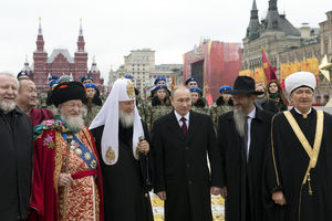PUTIN ČESTITAO VASKRS: Ruski predsednik prisustvovao liturgiji u hramu Hrista Spasitelja u Moskvi