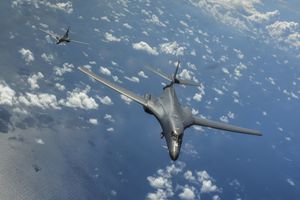 AMERI POSLALI PORUKU KIMU POSLE SMRTI STUDENTA? Dva bombardera SAD letela preko Korejskog poluostrva