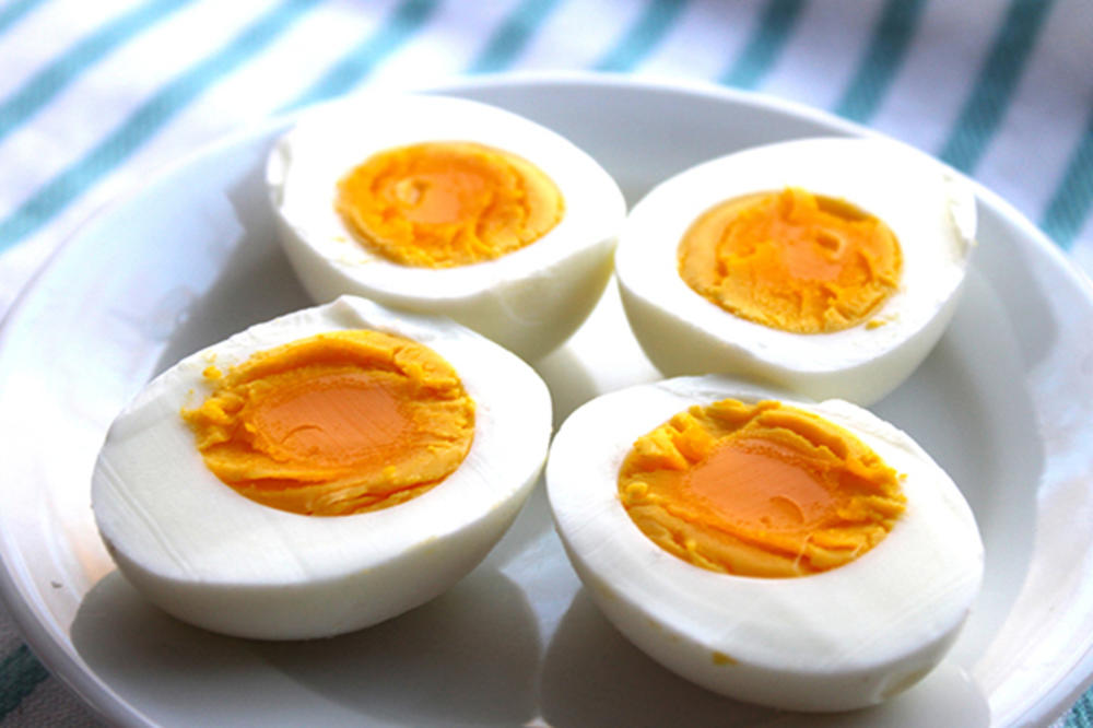 (VIDEO) OBROK PO VAŠOJ MERI: Jednostavan trik za 100% savršeno skuvano jaje!