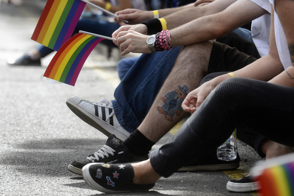 ISTORIJSKA ODLUKA NA POMOLU: Crna Gora legalizuje gej brakove, a evo šta to znači za Srbiju