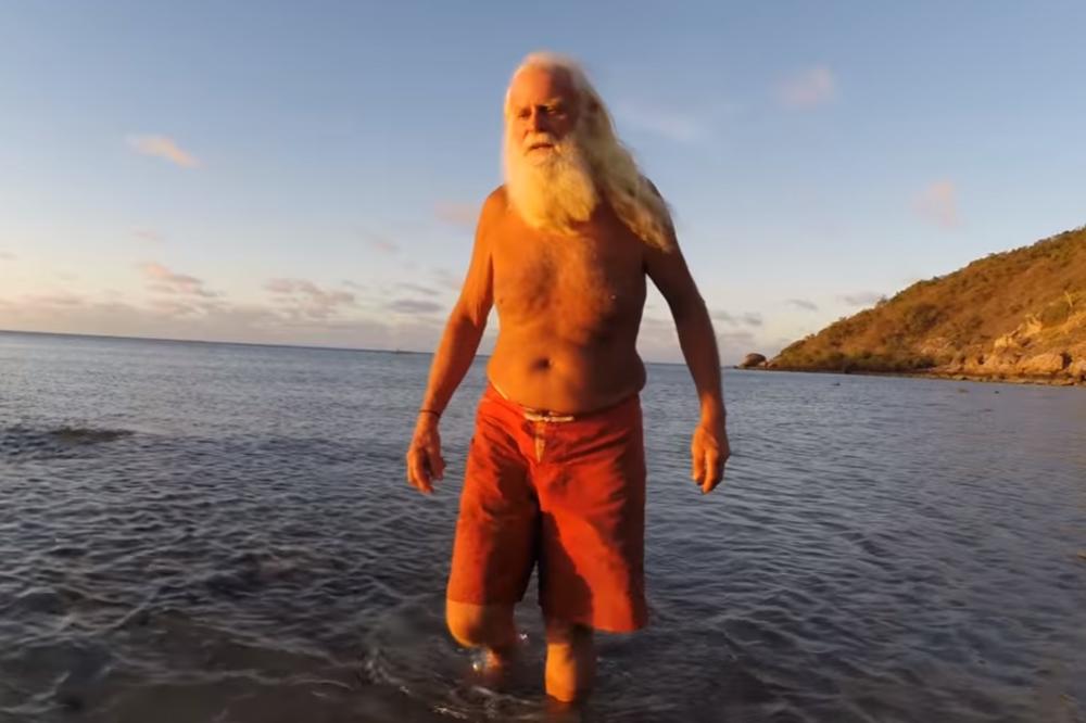 (VIDEO) MODERNI ROBINZON: Imao je milione, a onda je sve ostavio i preselio se na pusto ostrvo