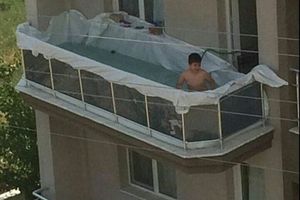 OPASNA METODA ZA RASHLAĐIVANJE: Dečak je napravio bazen na svojoj terasi!