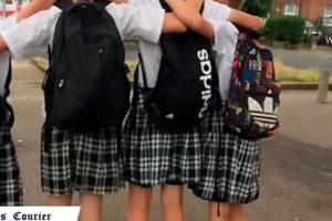 PROKUVALI U UNIFORMAMA PO VRUĆINI: Dečaci došli u školu u suknjama zato što ne smeju u šortsevima