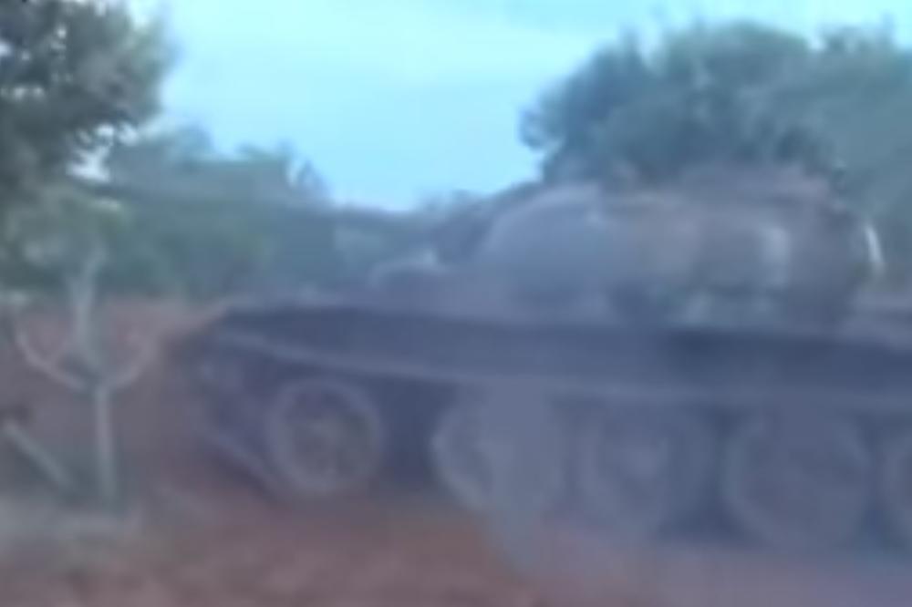(VIDEO) SMUČILI SE I ALAHU:  Ruski tenk u kojem su bili teroristi razneo se sam od sebe!