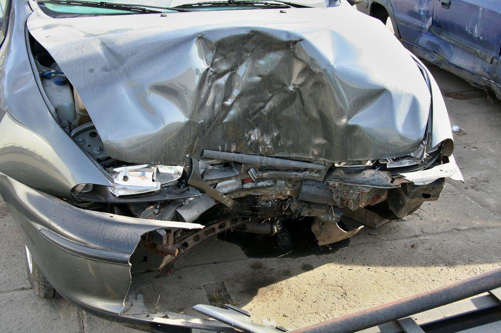TEŠKA SAOBRAĆAJNA NESREĆA KOD BRČKOG: Sudar automobila i kombija, poginulo troje ljudi