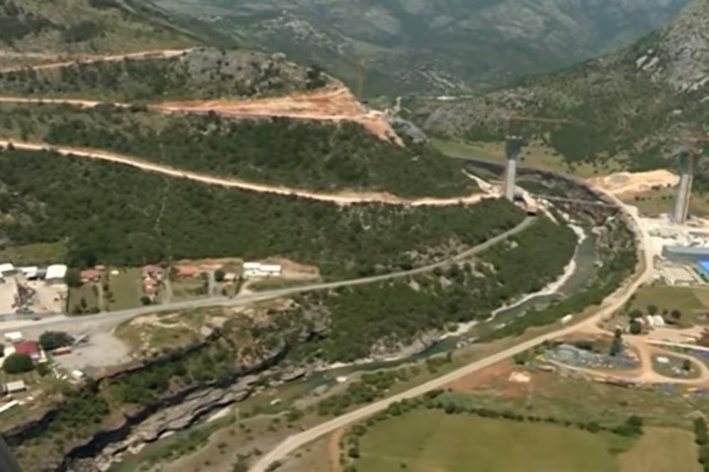 (VIDEO) ĐETIĆI ZADOVOLJNI: Ovako Kinezi grade auto-put kroz Crnu Goru