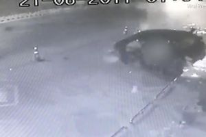 (VIDEO) BRZI SEKS MU DOŠAO GLAVE: Irac dovatio Tajlanđanku na zadnjem sedištu kola, policija bila u šoku