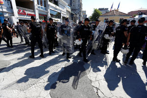 BURNO U ISTANBULU: Policija uhapsila 20 ljudi jer su organizovali Paradu ponosa na Bajram