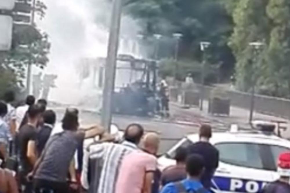 (VIDEO) DRAMA U PARIZU: Eksplodirao autobus, ima povređenih
