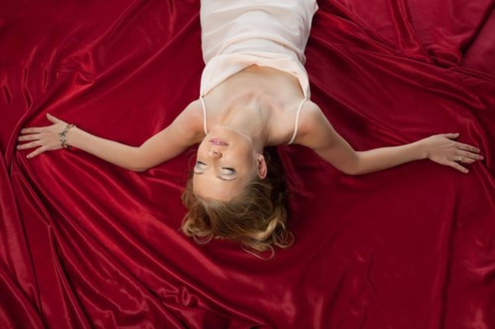 DESIĆE VAM SE NEŠTO POTPUNO GADNO: Ako imate crvenu ili crnu posteljinu odmah je promenite!