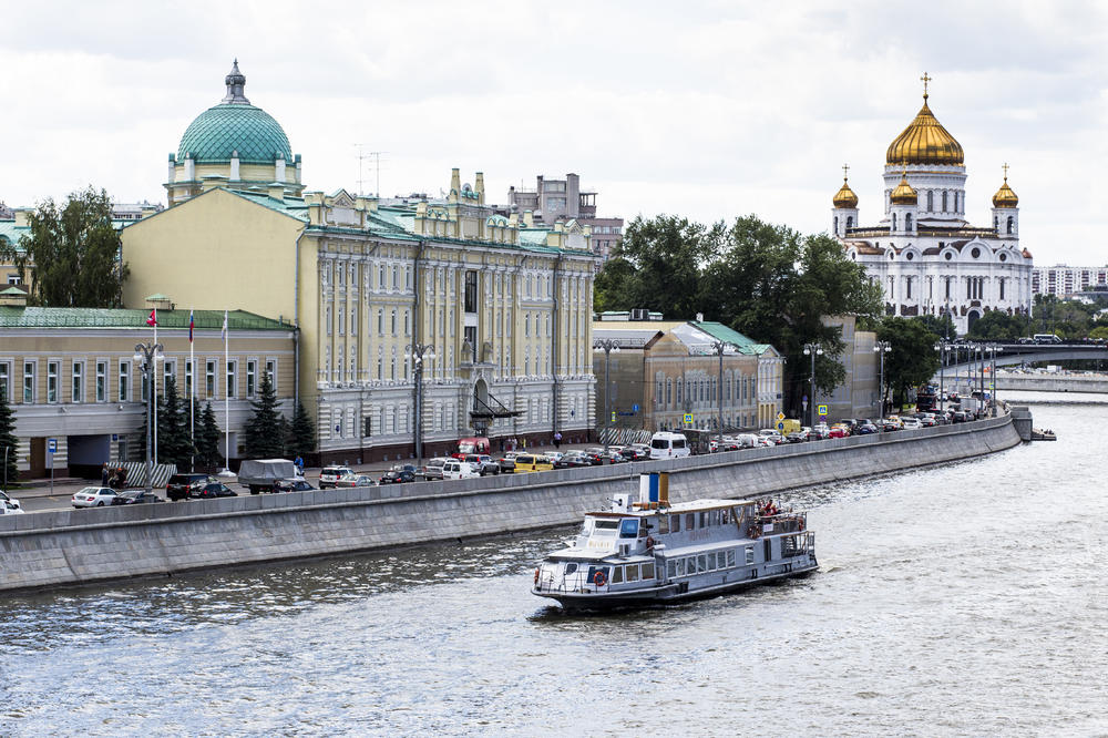 SAD UZVRAĆA UDARAC: Ambasada u Moskvi obustavila izdavanje viza ruskim građanima