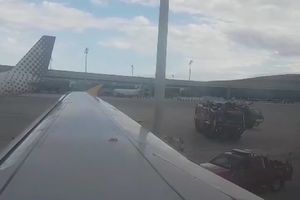 (KURIR TV) DRAMA NA LETU BARSELONA BEOGRAD: Avion se prinudno vratio na pistu, uplašeni putnici nisu znali šta se dešava