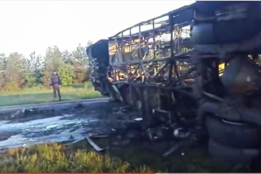 (VIDEO) STRAVIČNA NESREĆA: Autobus se zapalio posle sudara, poginulo 13 osoba , ima i dece!