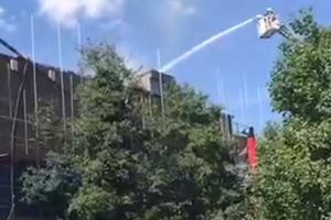 (VIDEO) NOVI POŽAR U LONDONU: Plamen zahvatio krov zgrade, na licu mesta 80 vatrogasaca