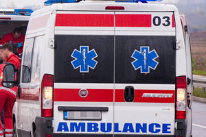SAOBRAĆAJKA U TRSTENIKU: Povređen motociklista, hitno prebačen u bolnicu