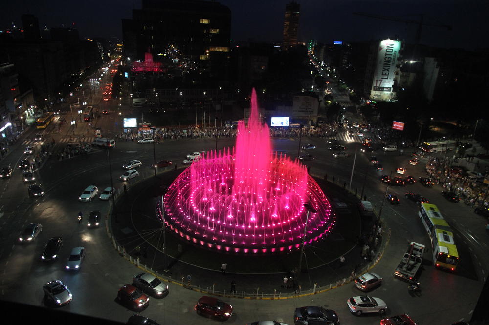 NEMA PARA AL' IMA MUZIKE: Fontana na Slaviji će tokom leta svirati do ponoći
