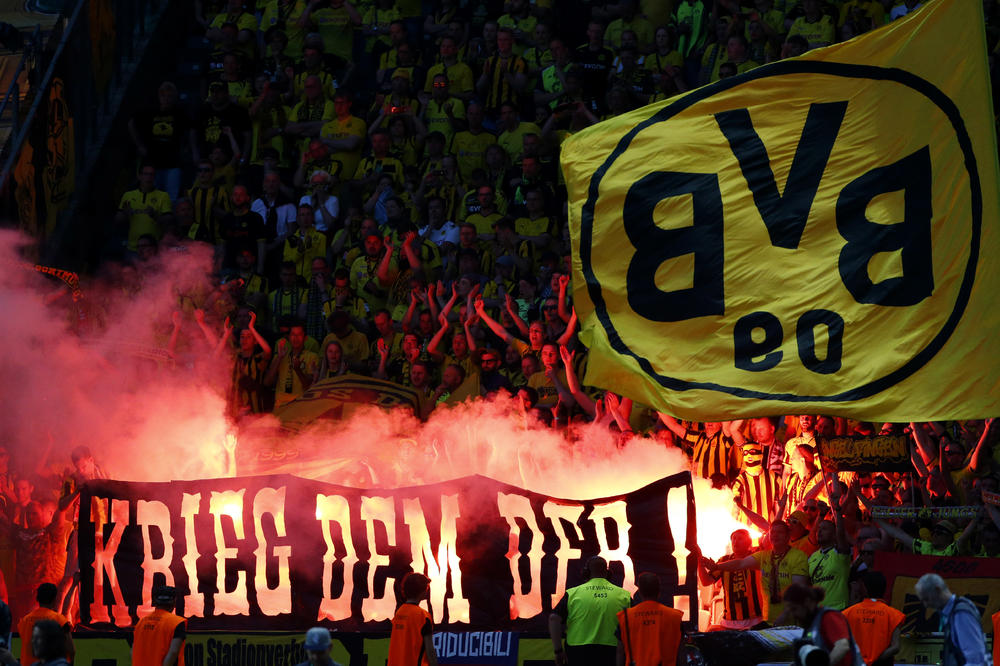 (VIDEO) ČASOVI LJUBAVI SE NASTAVLJAJU: Skoto 55.000 navijača Borusije Dortmund obnovilo sezonske ulaznice