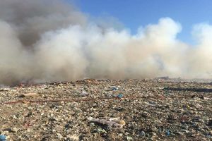 ZAPALIO SE POVRŠINSKI SLOJ: Požar na deponiji smeća kod Prijepolja