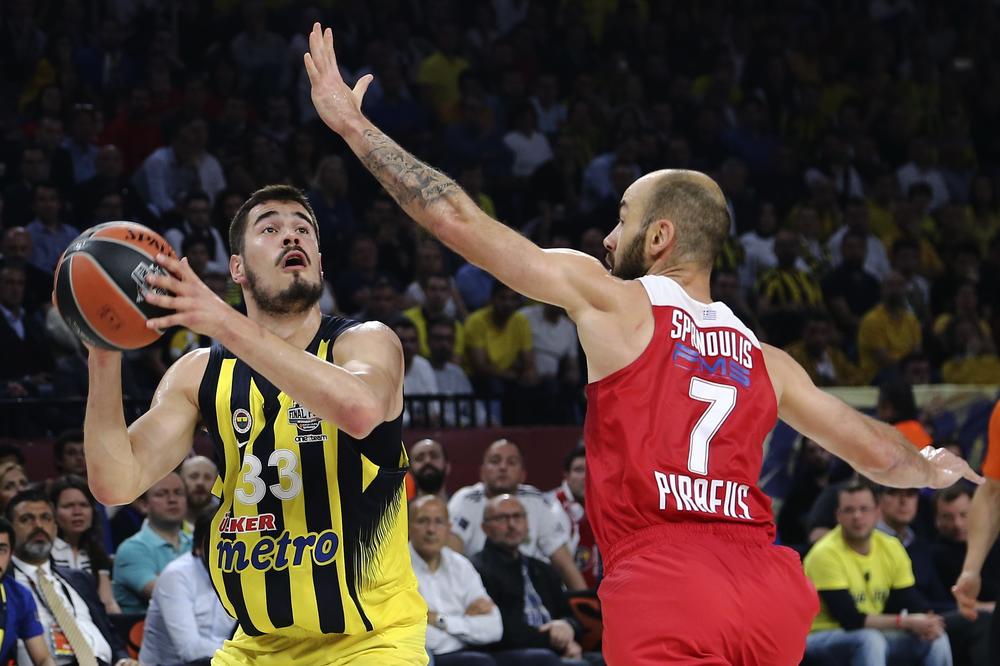 PRODUŽIO UGOVOR SA ŠAMPIONOM: Kalinić u Fenerbahčeu do 2020. godine