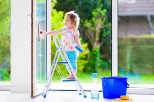 MAGIJA U NEKOLIKO POTEZA: Trik za lakše i brže čišćenje prozora!