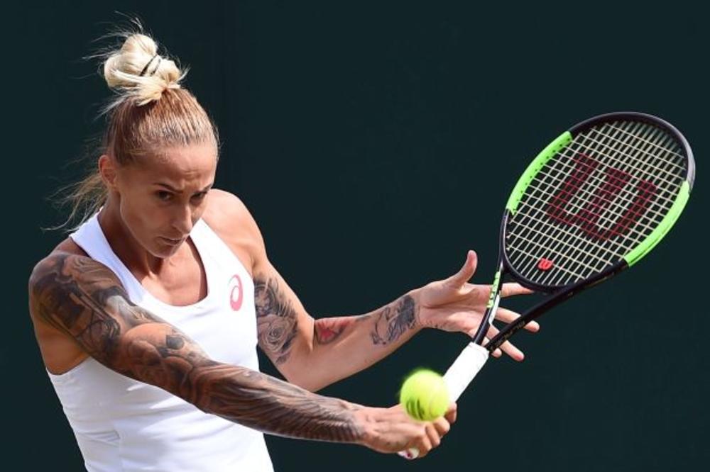 (FOTO) POLONA OTVORILA DUŠU: Slovenačka teniserka stala u 3. kolu Vimbldona, ali cela planeta priča o njenim tetovažama