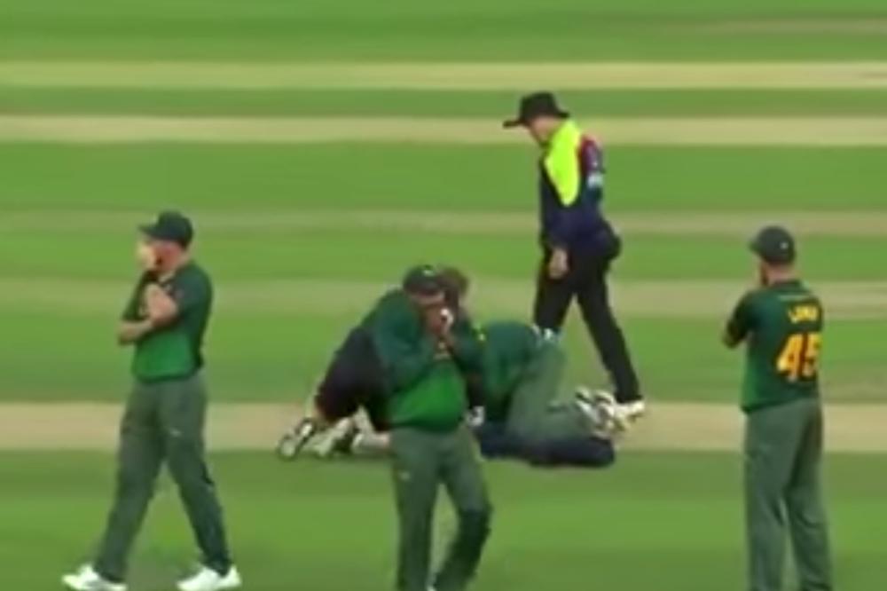 (VIDEO) SVI SU STAJALI I PLAKALI: Jeziva povreda igrača kriketa šokirala planetu!