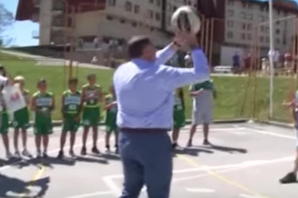 (VIDEO) NEĆE, PA NEĆE: Dodik ponovo zaigrao košarku, ali se ovog puta nije proslavio